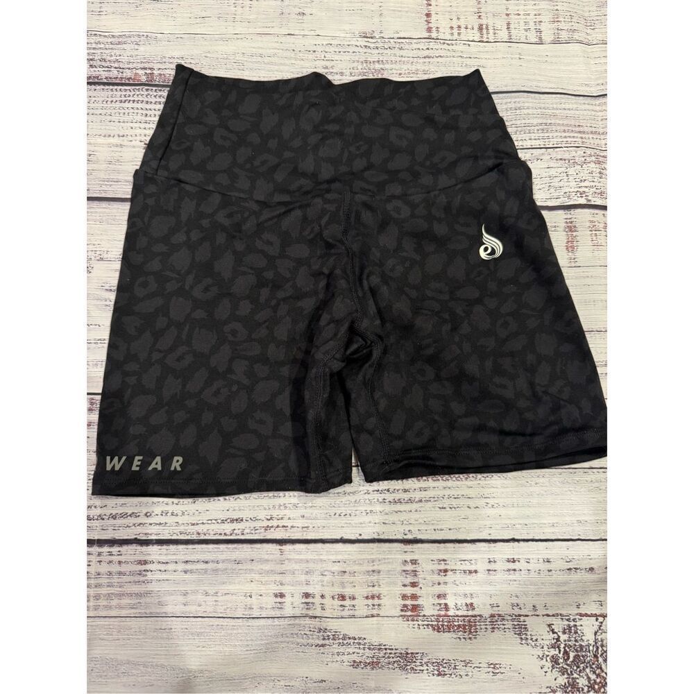 Ryderwear High Waist Animal Scrunch Bum Shorts in Leopard Black Size Small